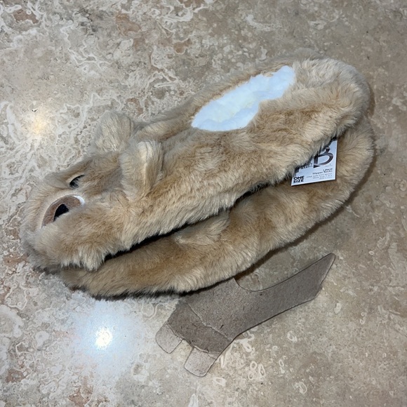 🐻 Fuzzy Bubba Slipper Socks New One Size Color Beige - Picture 2 of 5